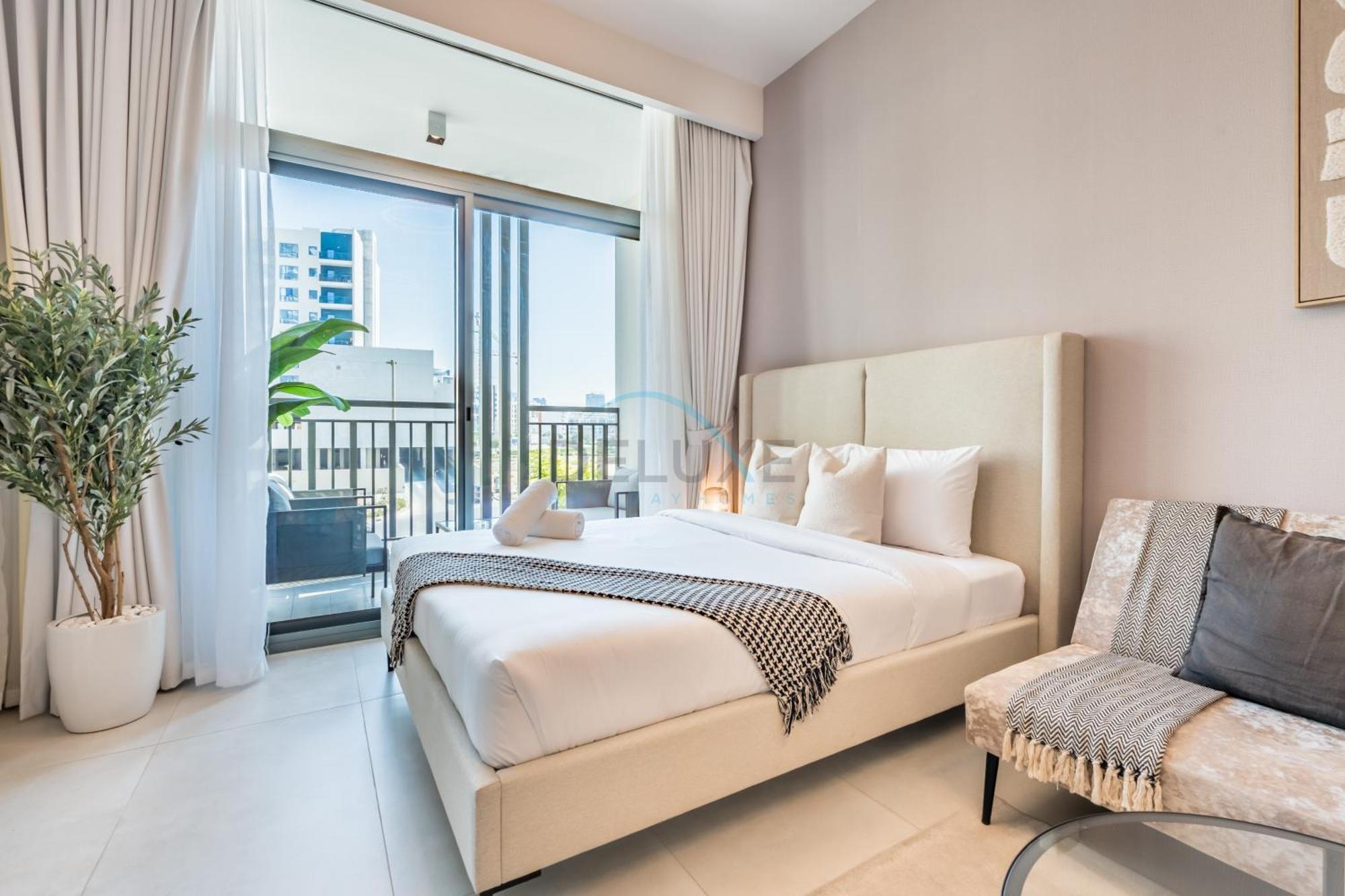 Near Miracle Garden With Community Views Balcony, Legacy By Sunrise, Arjan Apartment *